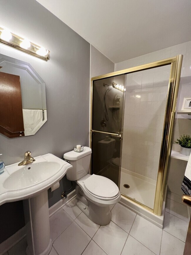 Building Photo - 205 W Miner St