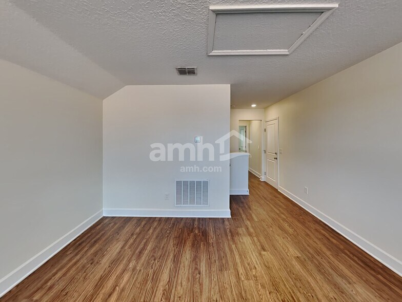 Building Photo - 233 Crestrun Loop