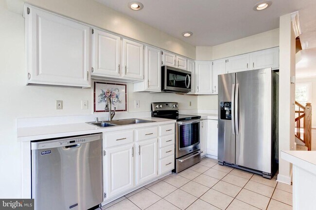 Building Photo - 7441 Heatherfield Ln