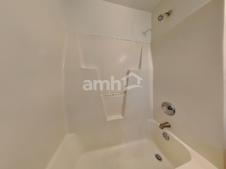 Building Photo - 108 Hampshire Dr