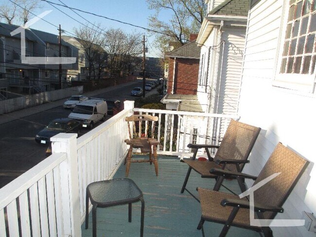 Building Photo - 131 Murdock St