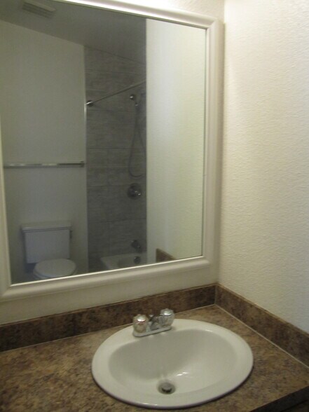 Building Photo - 540 Shortt Rd