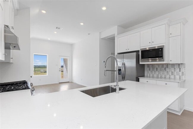Building Photo - 27531 Sunterra Village Dr