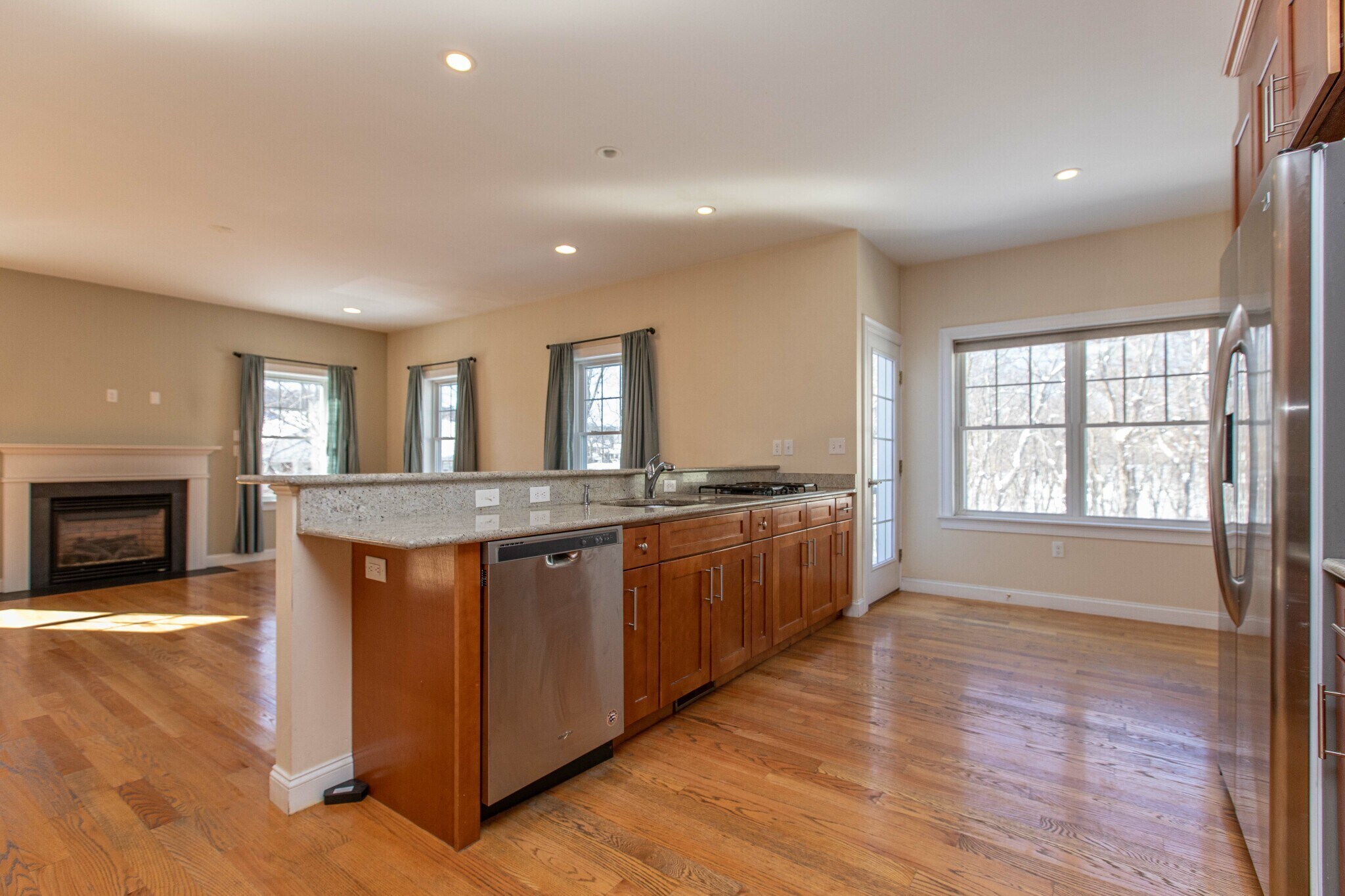 Building Photo - 8 Summer Hill Cir