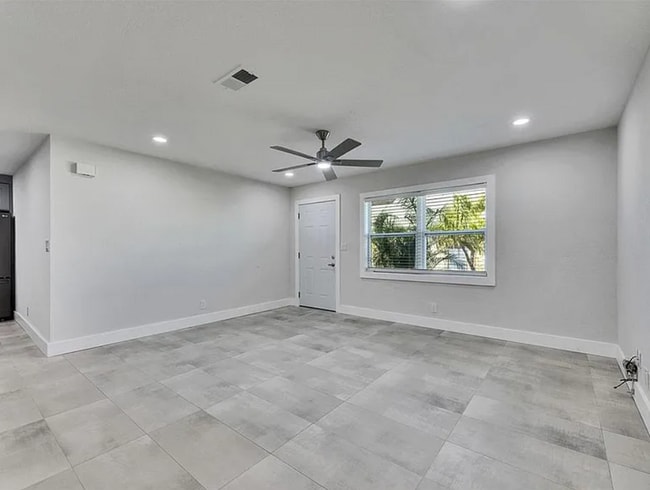 Building Photo - Apollo Beach Condo