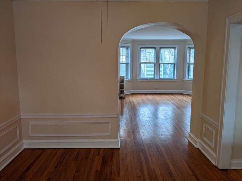 Building Photo - 914 Crain St