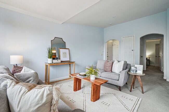 Building Photo - Gorgeous third floor - 1bd/1ba condo