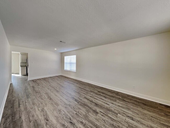 Building Photo - 1802 Oak Valley Dr