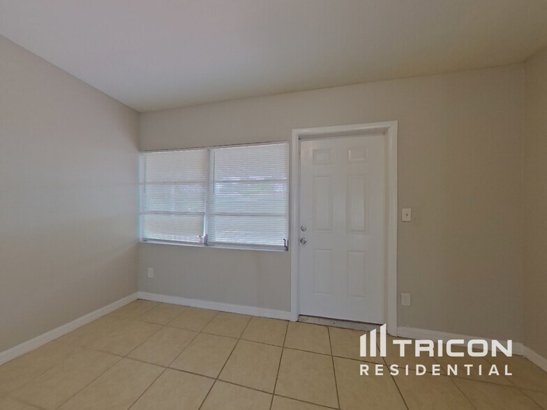 Building Photo - 2131 Greenbriar Blvd