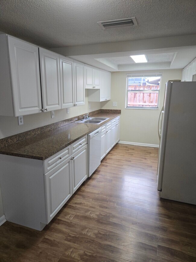 Building Photo - 8846 Goshen Ln