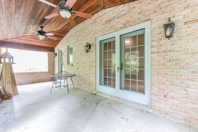 Building Photo - Spacious 3-Bedroom 2 Bath Home