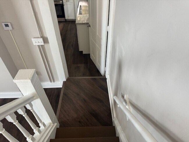 Building Photo - 2 Bedroom 1 1/2 Bath Beautifully Renovated Home in Historic Huffman Area