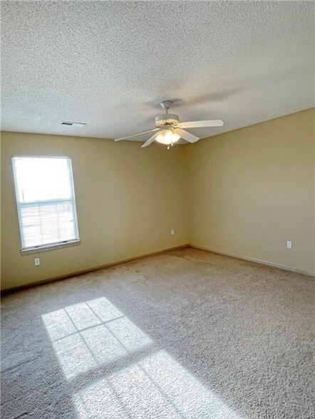 Building Photo - 1248 NW Phelps Dr