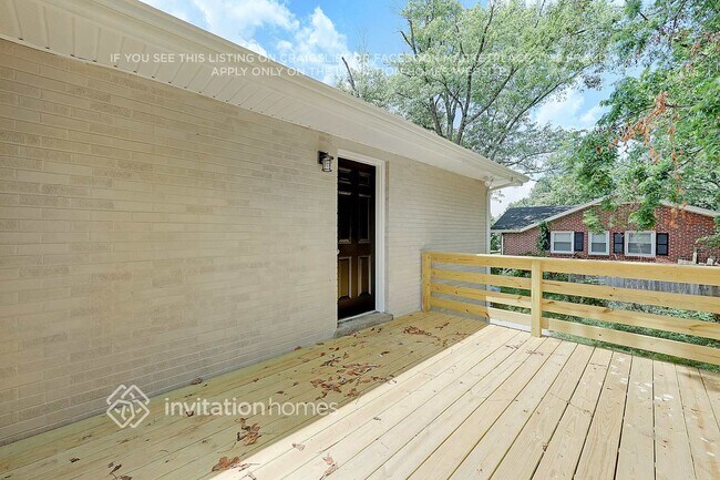 Building Photo - 562 Whispering Hills Dr