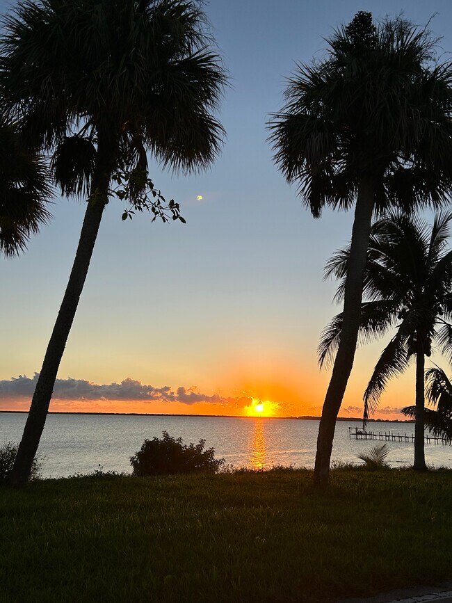 Sunrise Views - 28 Harbour Isle Dr W