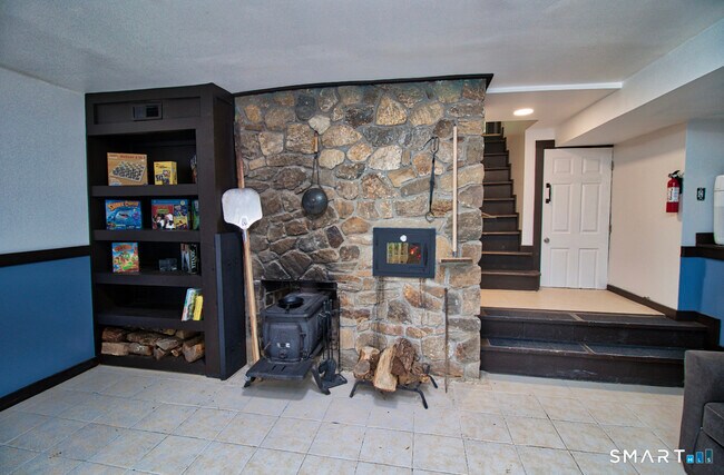 Building Photo - 15 Lower Rd