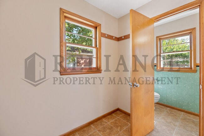Building Photo - 878 S Fabrique Dr