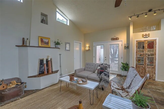 Building Photo - Midtown Santa Fe 3 Bed, 2 Bath, 2 Car Garage and EV Charger