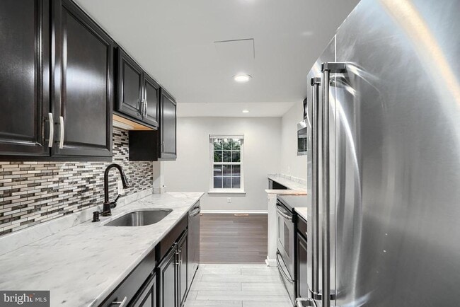 Building Photo - 8704 Tamar Dr