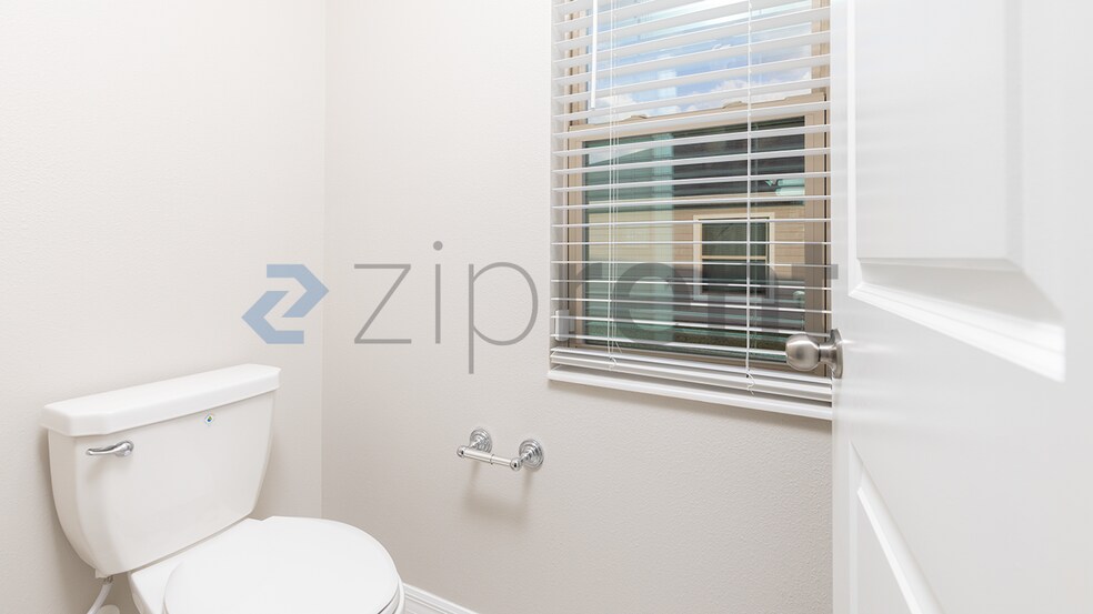 Building Photo - 5721 SW 92nd Pl