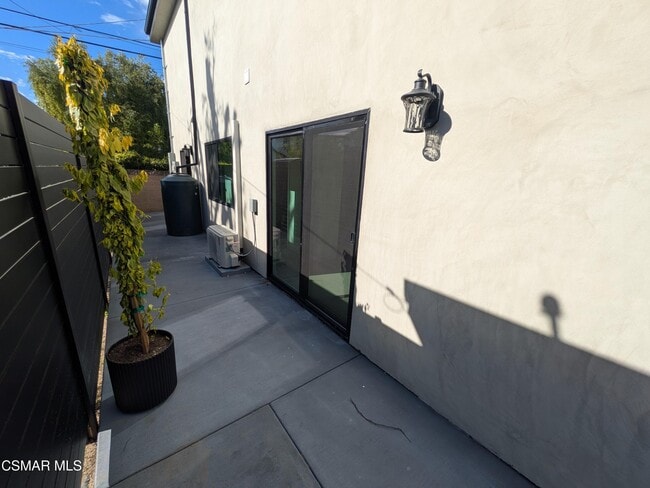 Building Photo - 2619 Veteran Ave