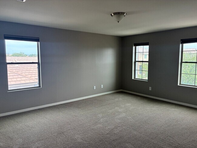 Building Photo - Special **BEAUTIFUL 3 BEDROOM/3 BATHROOM HOME LOCATED IN EASTMARK (ELLSWORTH & RAY)**