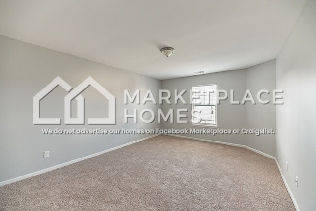 Building Photo - 10 Amber Dr