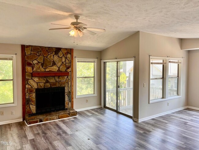 Building Photo - 1006 Wood Creek Dr