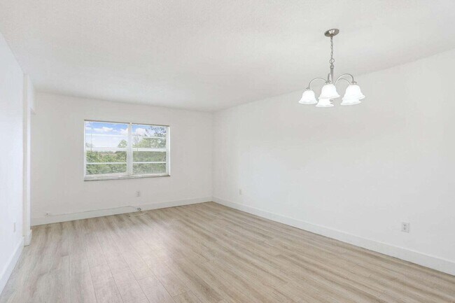 Building Photo - 4354 NW 9th Ave