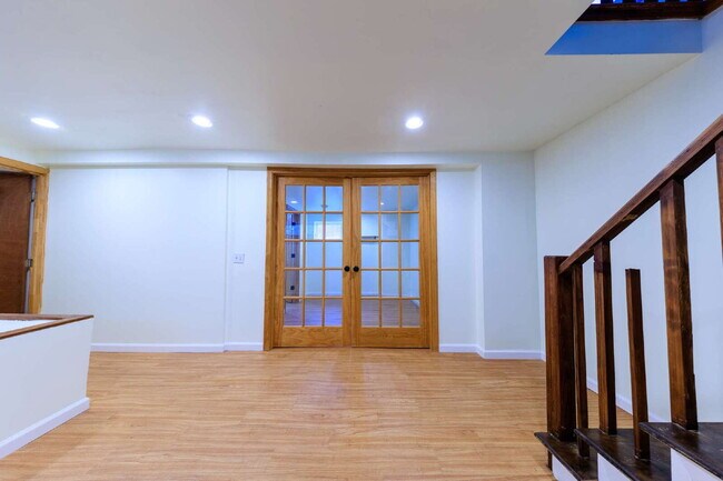 Building Photo - **APPLICATIONS PENDING**  Charming East Nashville Bungalow for Lease!