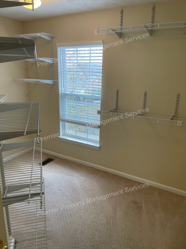 Building Photo - 709 Williamsburg Ct