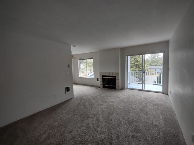 Building Photo - 3 BR, 2 BA unit in QUITE 4 plex. Storage & W/D included