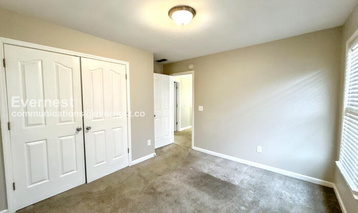 Building Photo - 3106 Sherwood Oaks Ln