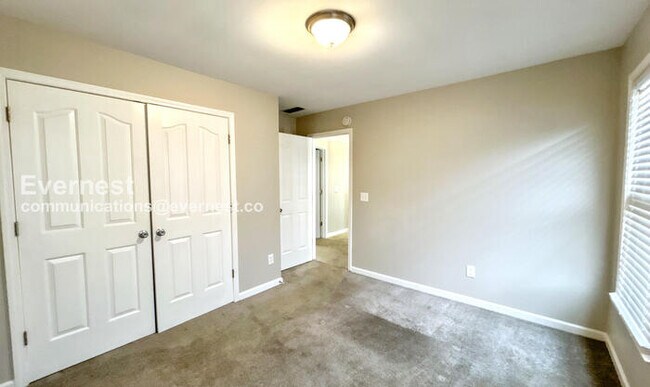 Building Photo - Spacious 4-Bed Home with Garage & Modern Amenities / Pet Friendly / Vouchers Accepted / Available...