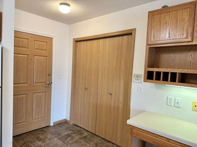 Building Photo - Walk Out Patio - 2 Bedroom 2 Bath