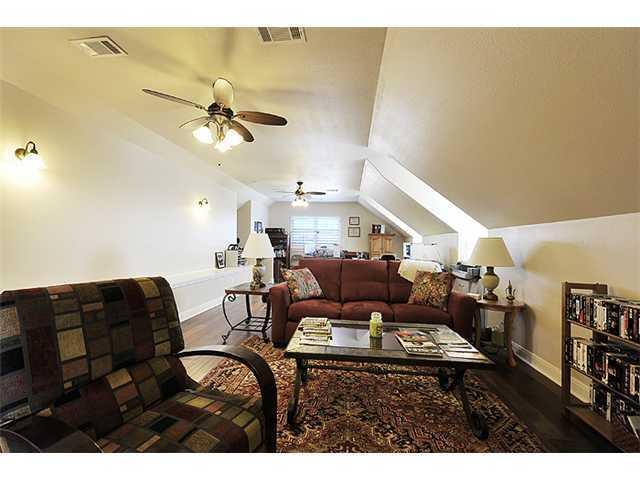 Building Photo - 644 Newport Dr