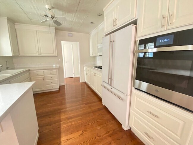 Building Photo - Updated property with luxury Appliances in a prime location in Livermore