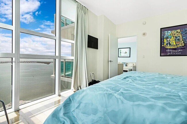 Building Photo - 950 Brickell Bay Dr