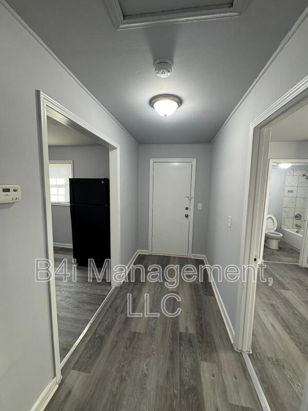 Building Photo - 27 Domineck St