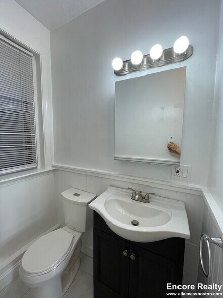 Building Photo - 108 Peterborough St