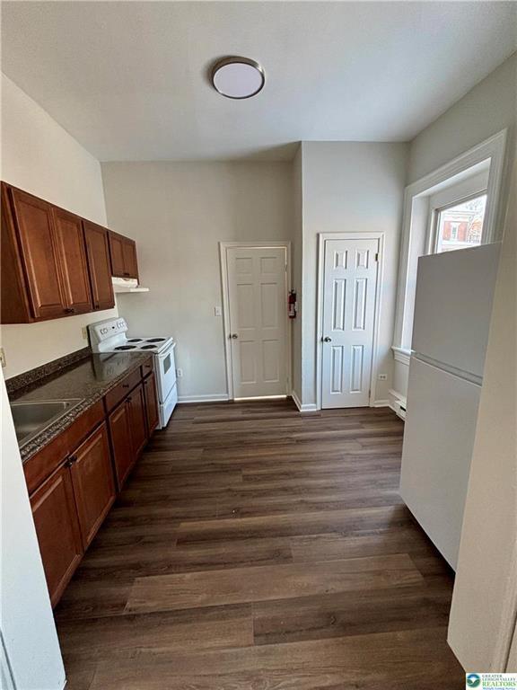 Building Photo - 350 Main St