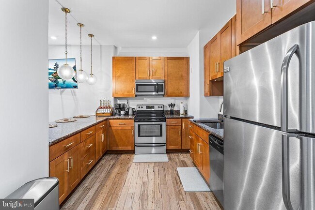 Building Photo - 569 N 20th St