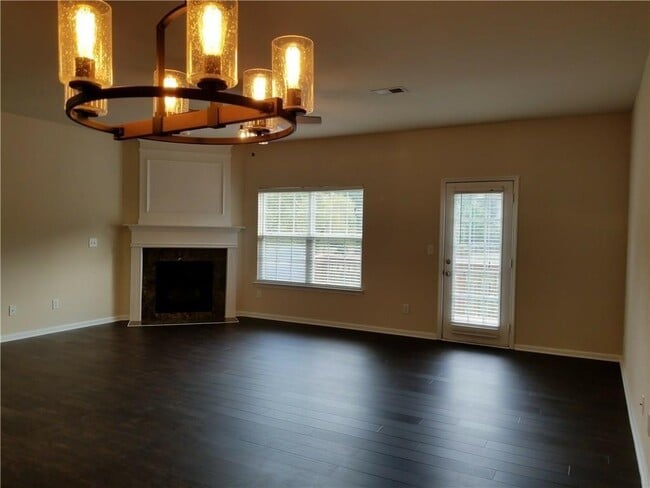 Building Photo - 5579 Lindeman Ln