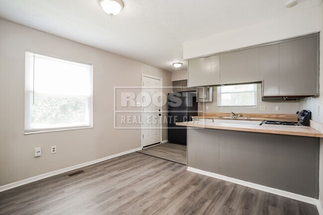 Building Photo - 5623-5625 CHATFORD