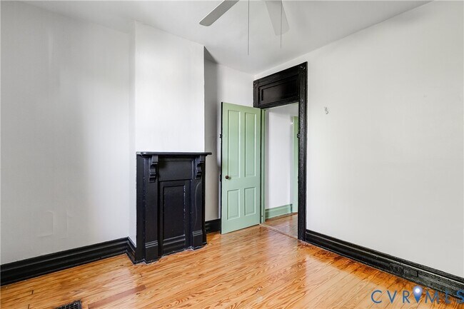 Building Photo - 430 S Pine St