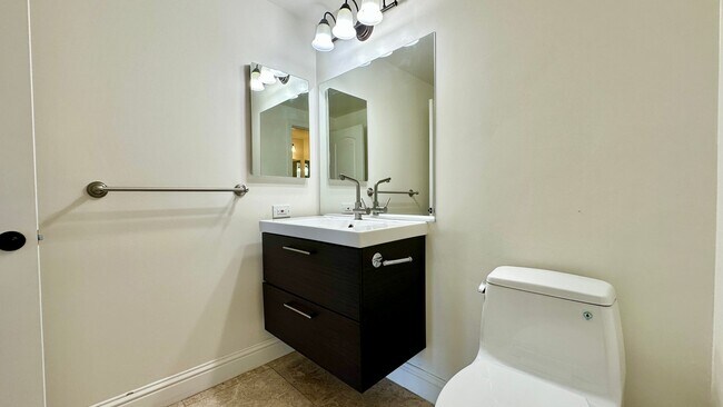 Building Photo - Stunning views of SF and the Bay from the ...