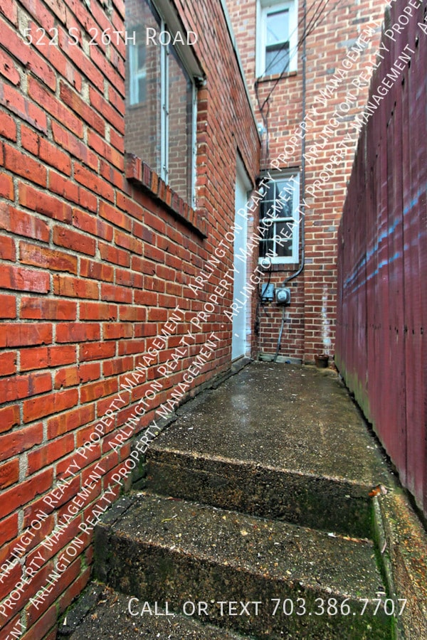 Building Photo - 522 26th Rd S