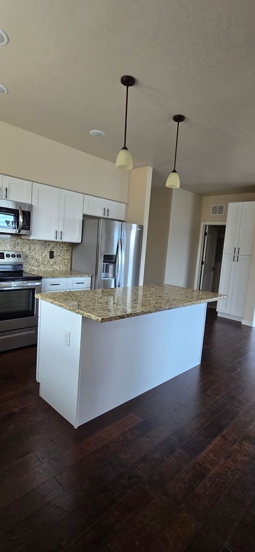 Building Photo - Stunning 3-BR Home with Views, Upgrades, & Oversized Garage!