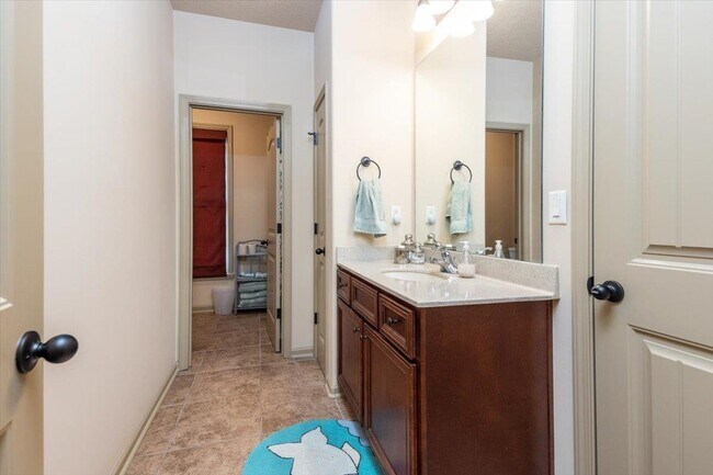 Building Photo - 5208 Prairie Sky Dr