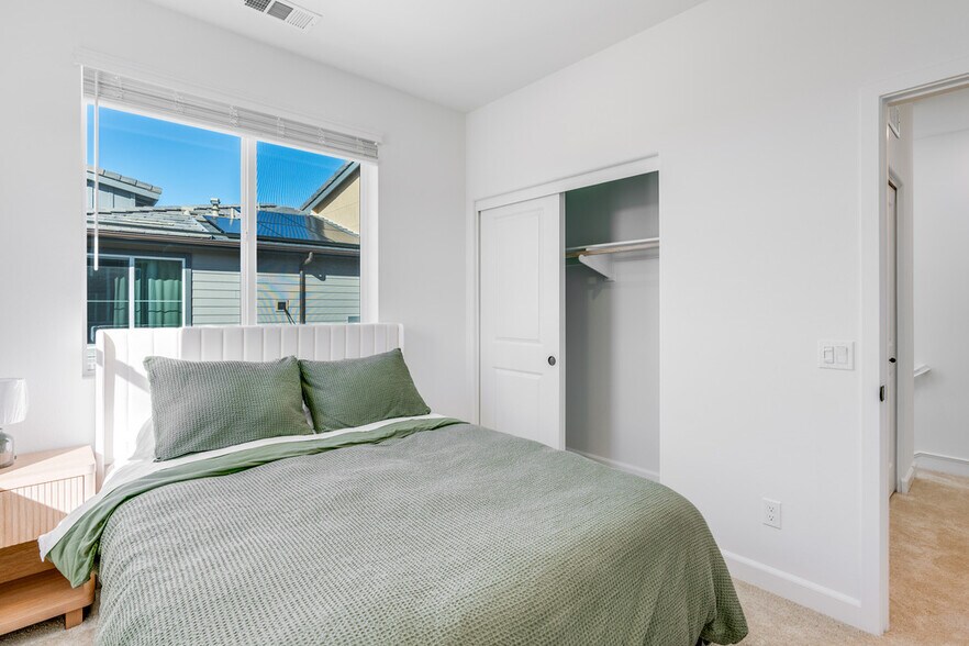 Building Photo - 414 Caliper Way